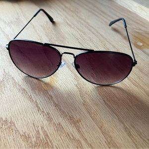 Brand new, never been worn sunglasses. Aviator style.